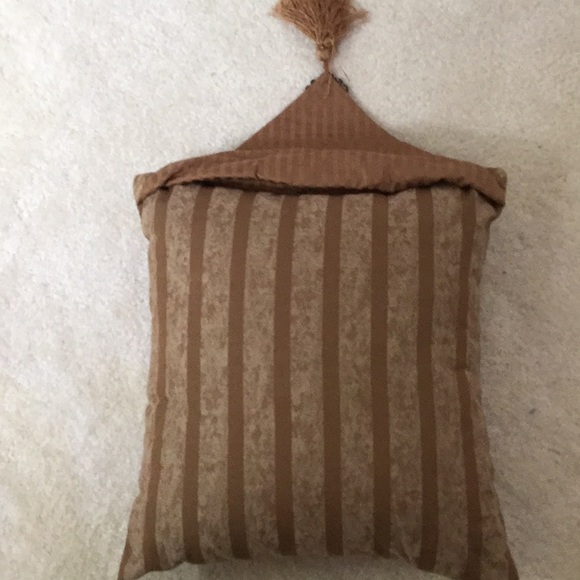 13x14 rust golden pillow with tassel fancy - Picture 2 of 5